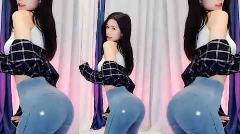 虎牙果宝 紧身牛仔裤电臀，谁不想后入呢~