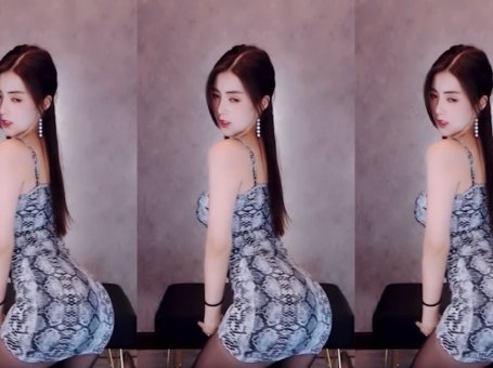 虎牙 恩率 热舞视频 ♥黑丝包臀裙，这个臀部一绝♥