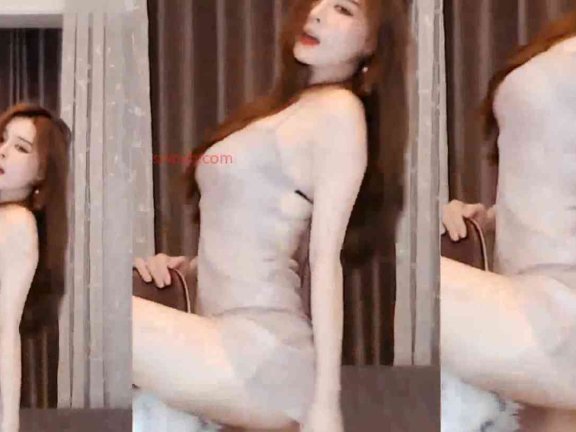 斗鱼 小水熙 热舞视频 ♥纯欲电臀舞，底裤半露充满诱惑♥
