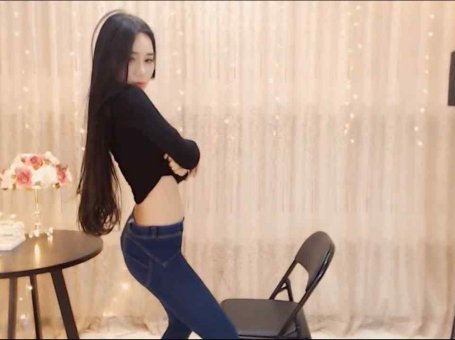 YY 宠儿 热舞视频 ♥性感身材紧身牛仔裤，妩媚椅子舞♥