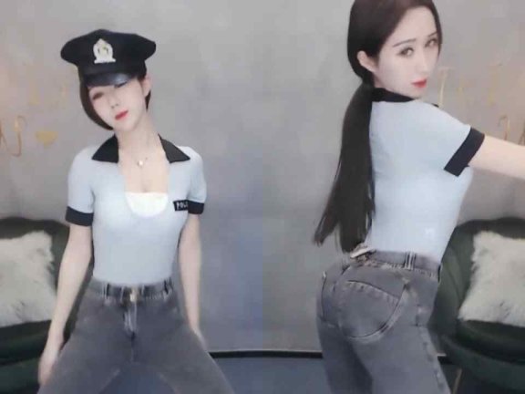 虎牙 VIKI 热舞视频 ♥火辣身材，牛仔裤紧致翘臀，激情857♥