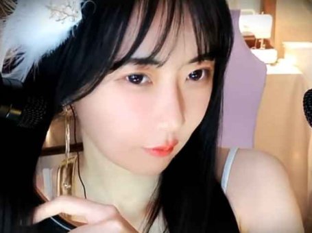 ASMR 口腔音，耳边亲吻 | kiki瓜