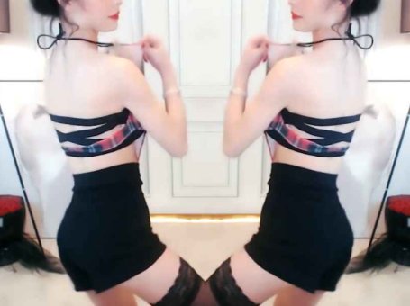 虎牙 小沫沫 热舞视频 ♥热裤黑丝苗条身姿，性感诱惑撅臀热舞♥