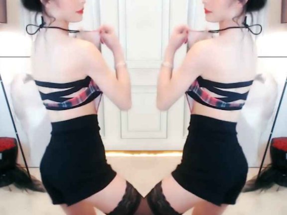 虎牙 小沫沫 热舞视频 ♥热裤黑丝苗条身姿，性感诱惑撅臀热舞♥