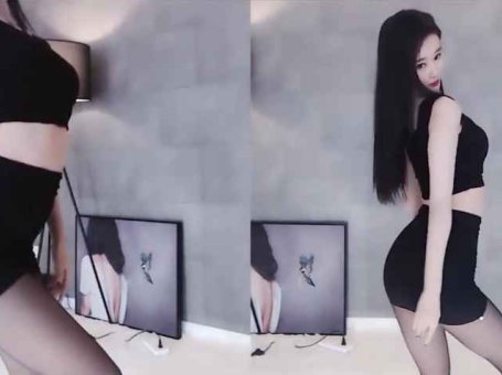 虎牙 织梦艺嫣 热舞视频 ♥黑丝齐B小短裙，热舞露袜跟♥
