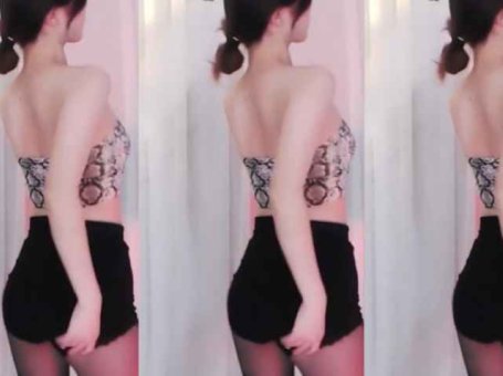 虎牙 DV紫璇 热舞视频 ♥黑丝超短热裤，丰满肉体激情开火车♥
