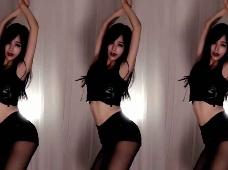 斗鱼 莉爷 热舞视频 ♥超短热裤火辣黑丝，跳舞很热情♥ 论性感没输过