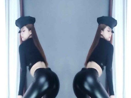 虎牙 猫的二十二 热舞视频 ♥紧身皮裤，翘臀诱惑♥ 这紧致的包裹感