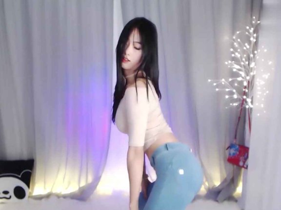 斗鱼 舞法天女小慕林 热舞视频 ♥性感紧身牛仔裤，水蛇腰热舞♥ 朴素的装扮，极致的性感