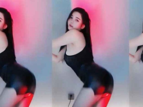 斗鱼 SUN佐伊 热舞视频 ♥皮质小短裙露底黑丝，诱惑表情激情热舞♥