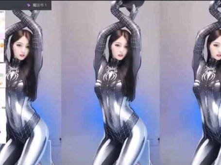 虎牙 晴小兔呢 这个蜘蛛服太性感了！！