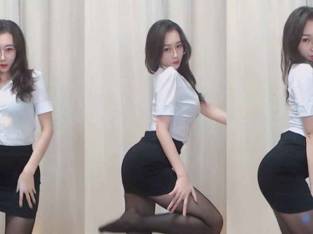 虎牙 奇领五月 热舞视频 ♥黑丝包臀OL，激情热舞欲罢不能♥ 简简单单最性感