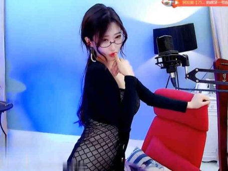 虎牙主播热舞 最骚美女主播苏月婵 激情热舞视频 听到声音都受不了！