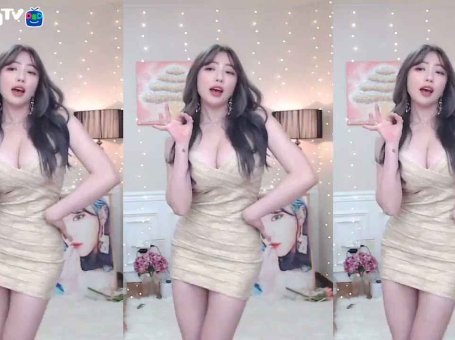 韩国超胸BJ女主播智媛 打糕舞，请把眼睛聚焦到指定部位！！