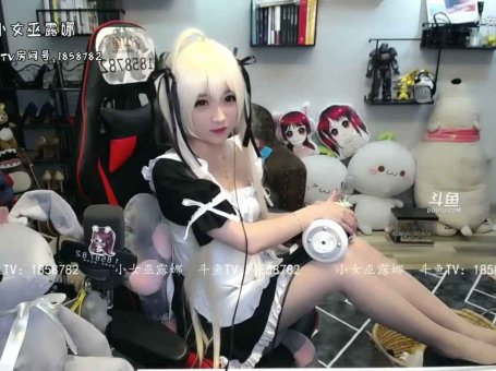 斗鱼小女巫露娜asmr福利视频，温柔舔耳口腔音