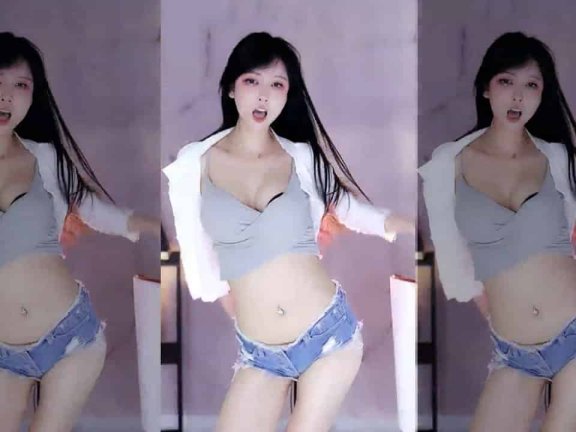 网易CC大奶主播侨米娜动感光波热舞～疯狂抖胸抖臀～给力给力