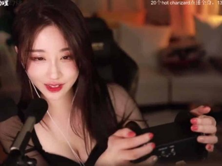 ASMR 丝袜摩擦的声音，舒服的舔耳 | 轩子巨2兔