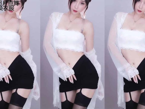 网易cc性感主播～吊带包臀裙吊带丝袜标配～抖胸抖臀～有点感觉了～