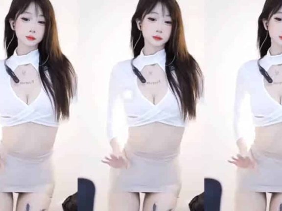 网易cc樱奈 土豪定制 透视包裙露内黑森林好顶抖奶