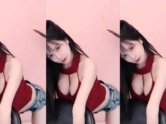 虎牙网易cc不知名大奶尤物主播定制热舞～疯狂抖胸抖臀，太大了～表情诱惑