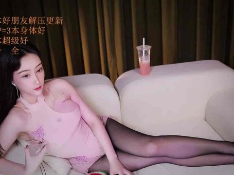 ASMR 摇晃水瓶，抚摸耳朵 | 奶御不听话
