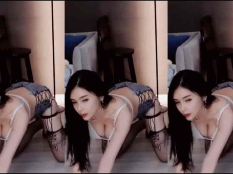 斗鱼 七哥张琪格 黑丝巨乳匍匐狗爬