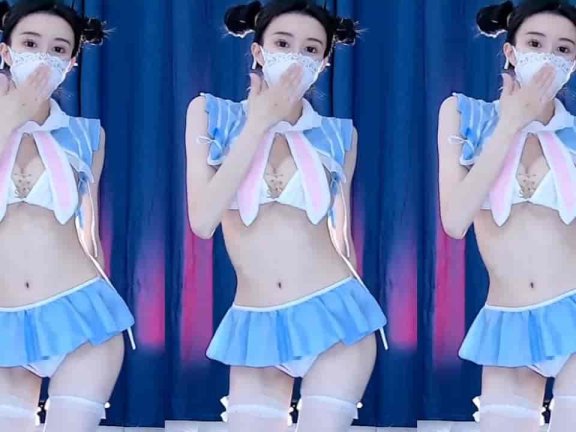 网易CC白妖妖 这学生装真省布料