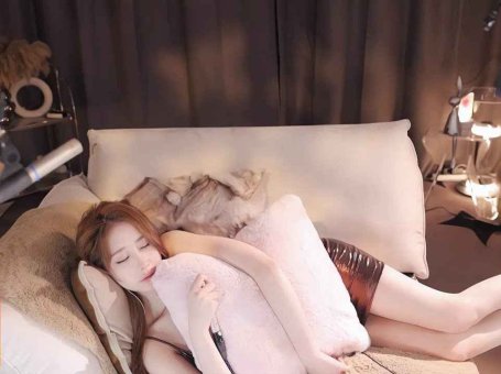 ASMR 可爱的女朋友躺在你旁边 | 周童潼