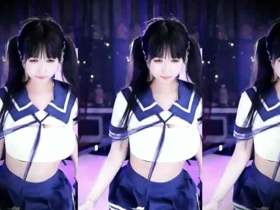 网易CC  雅恩北北 学生装坐椅子